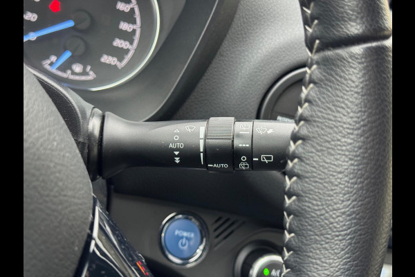 Toyota Yaris 1.5 Hybrid Executive | Lichtmetalen velgen, Half leer, Navigatie, Cruise control, Armsteun, Startknop, Safety sense