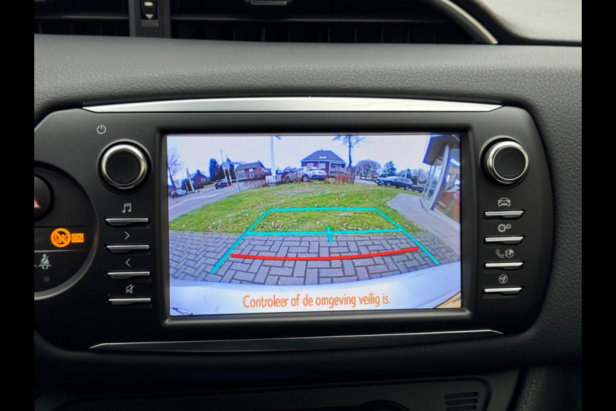 Toyota Yaris 1.5 Hybrid Executive | Lichtmetalen velgen, Half leer, Navigatie, Cruise control, Armsteun, Startknop, Safety sense