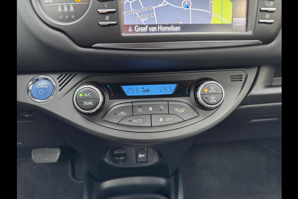 Toyota Yaris 1.5 Hybrid Executive | Lichtmetalen velgen, Half leer, Navigatie, Cruise control, Armsteun, Startknop, Safety sense
