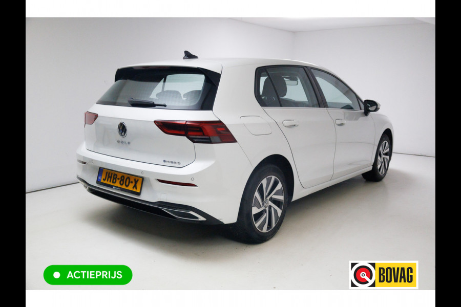 Volkswagen Golf 1.4 eHybrid 204 PK | Camera | Elec. Ergo best. stoel met geheugen en massage | Adap.Cruise, Travelassist, Navigatie, App. connect, IQ Led