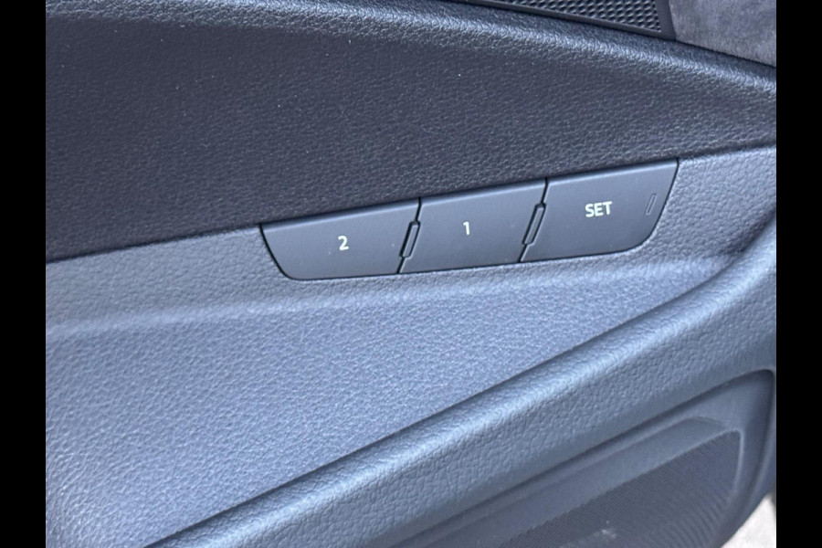 Audi e-tron E-tron 50 quattro Launch edition Black 71 kWh Pano/Memory