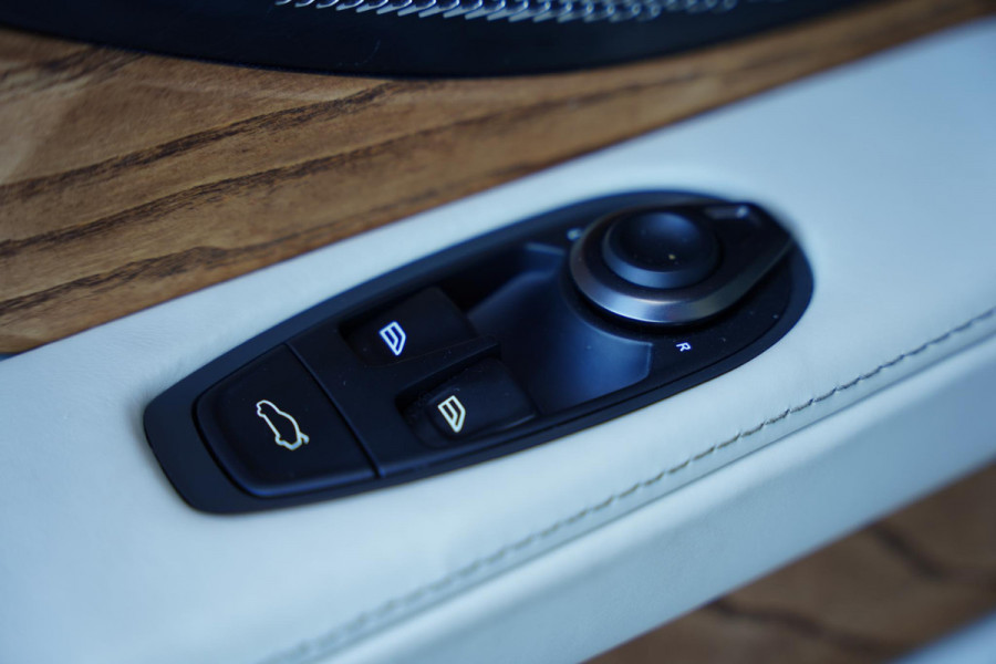 Aston Martin DB12 Volante 4.0 V8 / NL-Auto / Carbon Pack /  Keramische Remmen