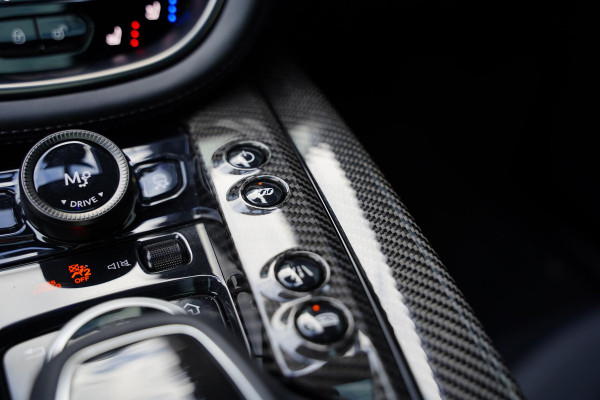 Aston Martin Dbx 4.0 V8 707 / Carbon / Elek. Trekhaak