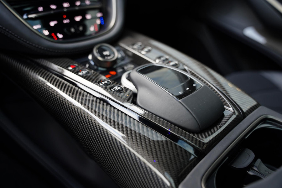 Aston Martin Dbx 4.0 V8 707 / Carbon / Elek. Trekhaak