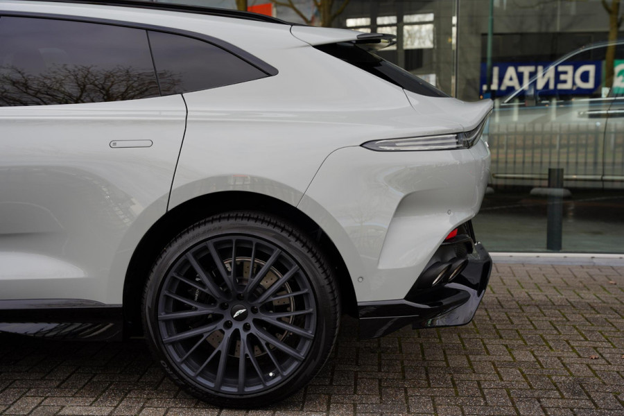 Aston Martin Dbx 4.0 V8 707 / Carbon / Elek. Trekhaak
