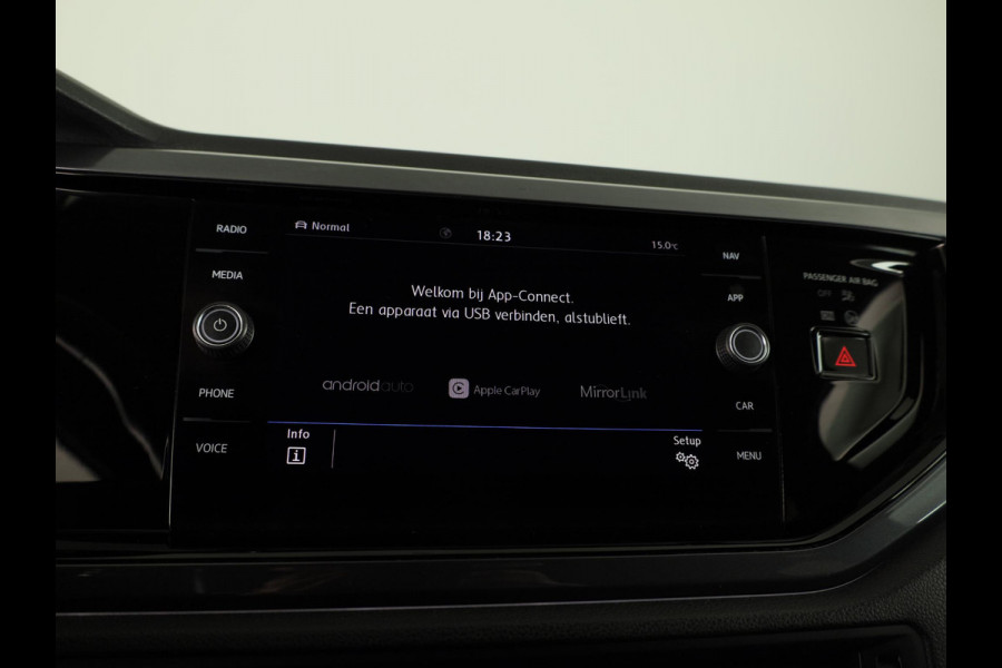 Volkswagen Polo 1.0 TSI Highline 95PK | Panoramadak | Parkeersensoren | R-Line | Digitaal dashboard | Led | Camera