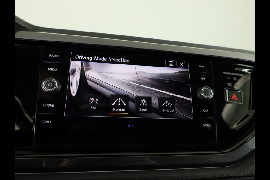 Volkswagen Polo 1.0 TSI Highline 95PK | Panoramadak | Parkeersensoren | R-Line | Digitaal dashboard | Led | Camera