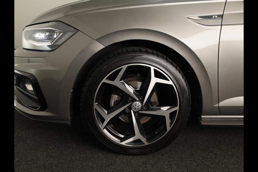 Volkswagen Polo 1.0 TSI Highline 95PK | Panoramadak | Parkeersensoren | R-Line | Digitaal dashboard | Led | Camera