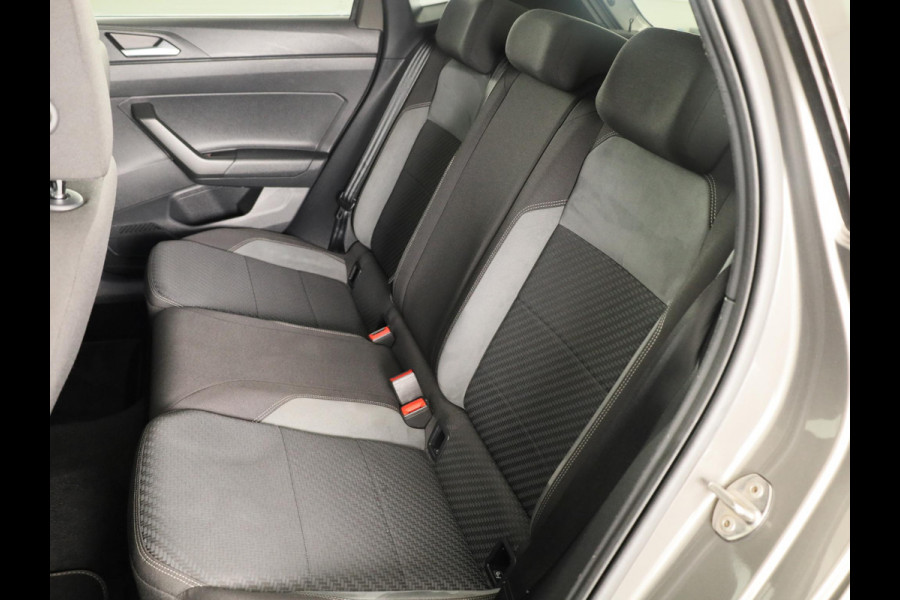 Volkswagen Polo 1.0 TSI Highline 95PK | Panoramadak | Parkeersensoren | R-Line | Digitaal dashboard | Led | Camera