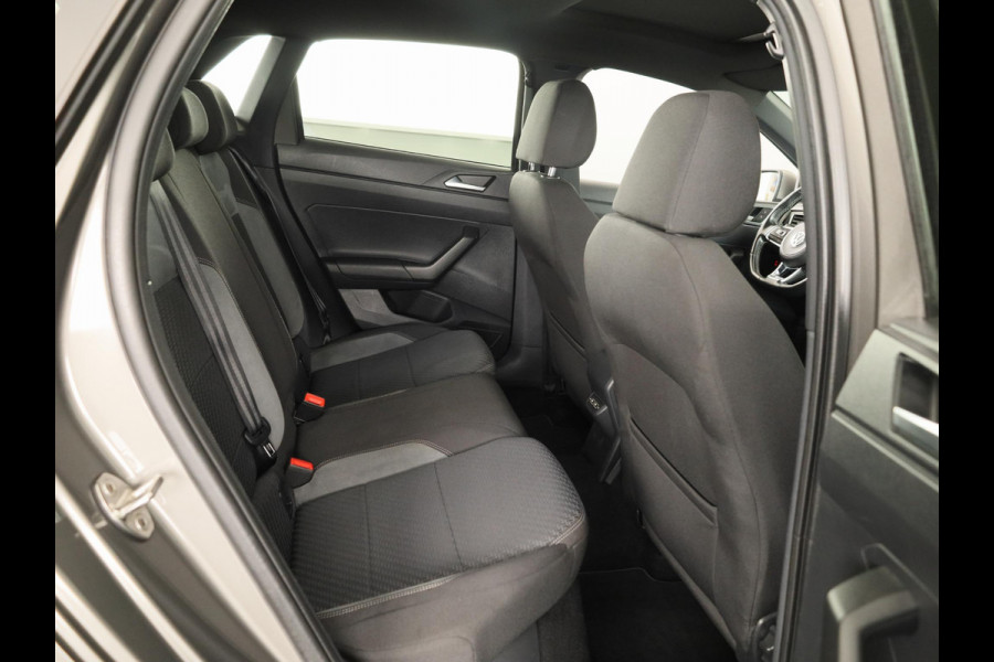 Volkswagen Polo 1.0 TSI Highline 95PK | Panoramadak | Parkeersensoren | R-Line | Digitaal dashboard | Led | Camera