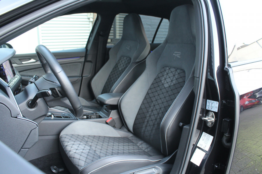 Volkswagen Golf 1.5 eTSI 150pk R-Line DSG7 Panoramadak IQ-Light Clima Cruise Navi Dig. Cockpit Carplay Camera 18"LMV