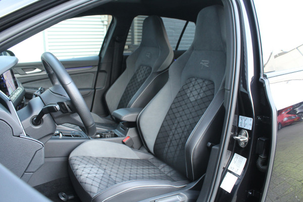 Volkswagen Golf 1.5 eTSI 150pk R-Line DSG7 Panoramadak IQ-Light Clima Cruise Navi Dig. Cockpit Carplay Camera 18"LMV