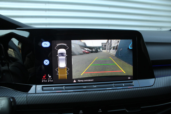 Volkswagen Golf 1.5 eTSI 150pk R-Line DSG7 Panoramadak IQ-Light Clima Cruise Navi Dig. Cockpit Carplay Camera 18"LMV