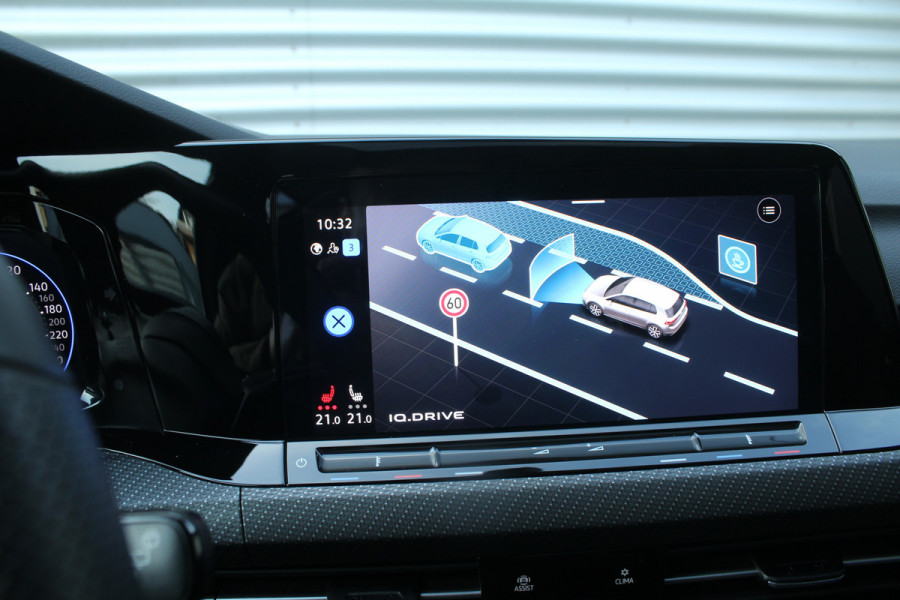 Volkswagen Golf 1.5 eTSI 150pk R-Line DSG7 Panoramadak IQ-Light Clima Cruise Navi Dig. Cockpit Carplay Camera 18"LMV