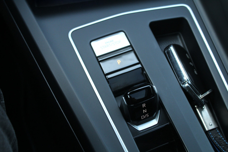 Volkswagen Golf 1.5 eTSI 150pk R-Line DSG7 Panoramadak IQ-Light Clima Cruise Navi Dig. Cockpit Carplay Camera 18"LMV