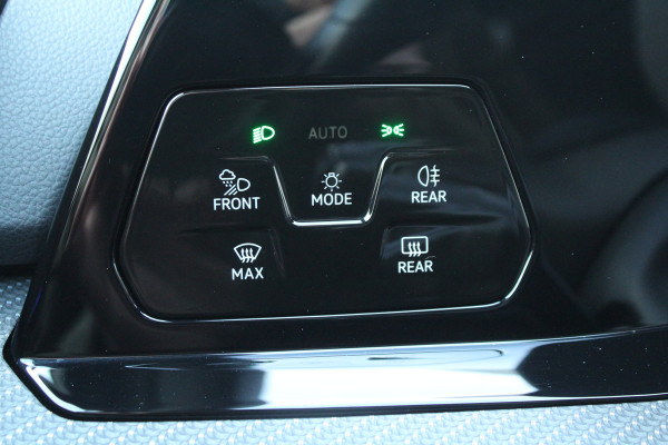 Volkswagen Golf 1.5 eTSI 150pk R-Line DSG7 Panoramadak IQ-Light Clima Cruise Navi Dig. Cockpit Carplay Camera 18"LMV