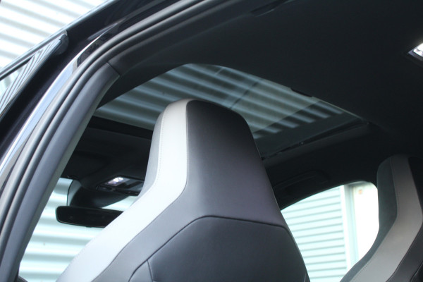 Volkswagen Golf 1.5 eTSI 150pk R-Line DSG7 Panoramadak IQ-Light Clima Cruise Navi Dig. Cockpit Carplay Camera 18"LMV