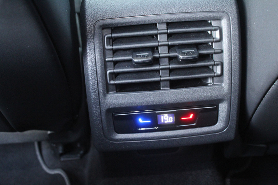 Volkswagen Golf 1.5 eTSI 150pk R-Line DSG7 Panoramadak IQ-Light Clima Cruise Navi Dig. Cockpit Carplay Camera 18"LMV