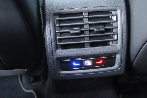 Volkswagen Golf 1.5 eTSI 150pk R-Line DSG7 Panoramadak IQ-Light Clima Cruise Navi Dig. Cockpit Carplay Camera 18"LMV