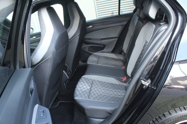 Volkswagen Golf 1.5 eTSI 150pk R-Line DSG7 Panoramadak IQ-Light Clima Cruise Navi Dig. Cockpit Carplay Camera 18"LMV