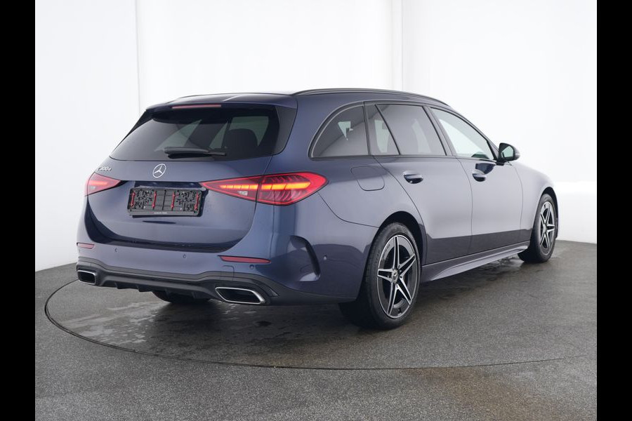 Mercedes-Benz C-Klasse Estate 300 e AMG Plug-In Hybride AMG Line | Night Pakket | Trekhaak | PAnorama Schuif-Kanteldak | Advanced Soundsystem | Dodehoek Assist. Inclusief 24 maanden MB Certified garantie voor Europa.