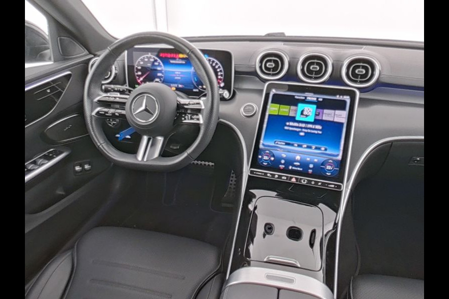 Mercedes-Benz C-Klasse Estate 300 e AMG Plug-In Hybride AMG Line | Night Pakket | Trekhaak | PAnorama Schuif-Kanteldak | Advanced Soundsystem | Dodehoek Assist. Inclusief 24 maanden MB Certified garantie voor Europa.