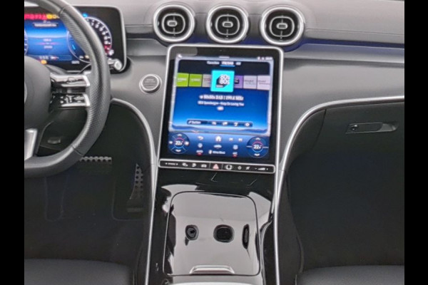 Mercedes-Benz C-Klasse Estate 300 e AMG Plug-In Hybride AMG Line | Night Pakket | Trekhaak | PAnorama Schuif-Kanteldak | Advanced Soundsystem | Dodehoek Assist. Inclusief 24 maanden MB Certified garantie voor Europa.