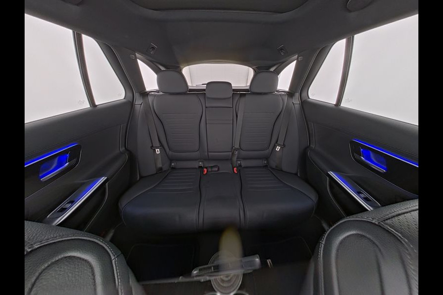 Mercedes-Benz C-Klasse Estate 300 e AMG Plug-In Hybride AMG Line | Night Pakket | Trekhaak | PAnorama Schuif-Kanteldak | Advanced Soundsystem | Dodehoek Assist. Inclusief 24 maanden MB Certified garantie voor Europa.