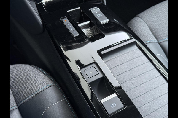 Citroën Ë-C4 Shine 50 kWh SOH 98% 3-FASE LADER | stuur + stoel verwarming | trekhaak | head-up display | Camera | keyles start & go | dodehoek | Rijklaar geleverd met 12 maanden BOVAG-garantie