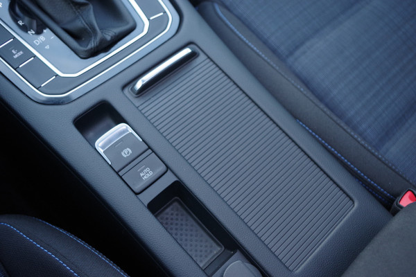 Volkswagen Passat Variant 1.4 TSI PHEV GTE 218 PK BNS, Panoramadak, LED, Keyless, Trekhaak, Camera, Head-Up