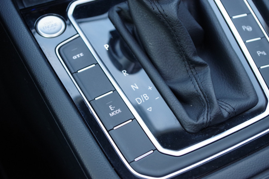 Volkswagen Passat Variant 1.4 TSI PHEV GTE 218 PK BNS, Panoramadak, LED, Keyless, Trekhaak, Camera, Head-Up