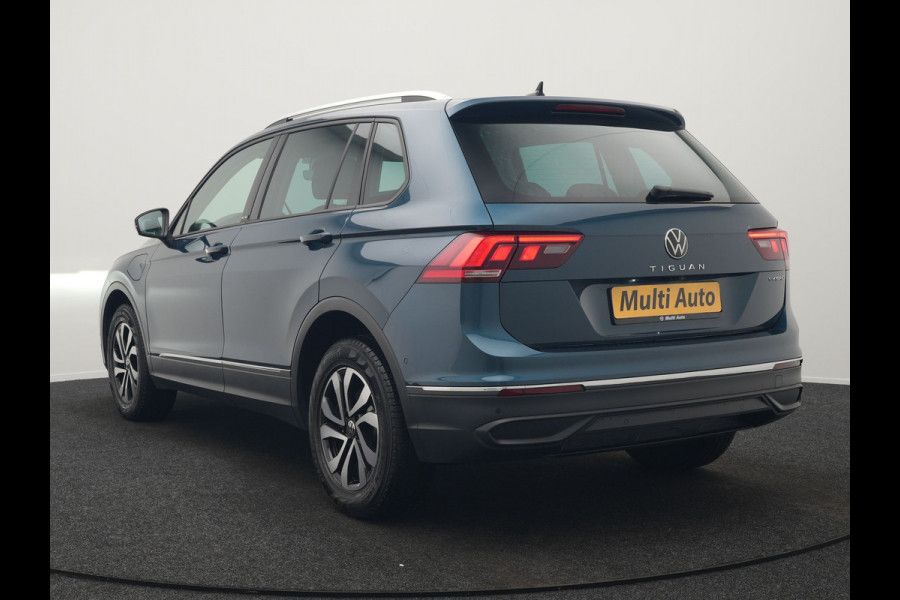 Volkswagen Tiguan 1.4 eHybrid Active Plug In Hybrid 245pk Dealer O.H. PHEV | Adaptive Cruise | 360 Camera | IQ Light | Voorstoelen & Stuur Verwarmd | Sfeerverlichting | Apple Carplay | Virtual | Keyless | Blis | Navigatie | DAB |