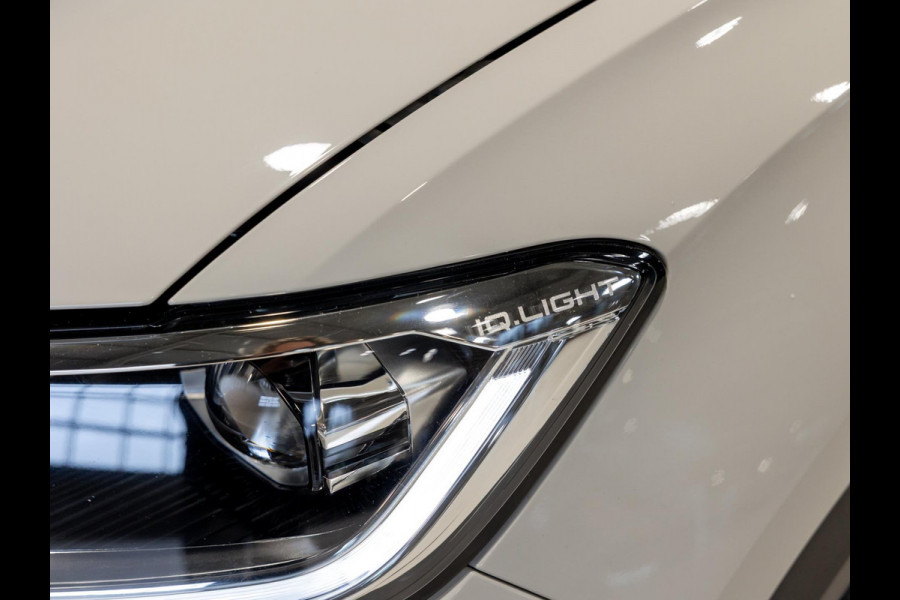 Volkswagen T-Roc 1.5 TSI R-Line Edition / 150pk / Stoel en stuur verwarming / Achteruitrij camera / Keyless /