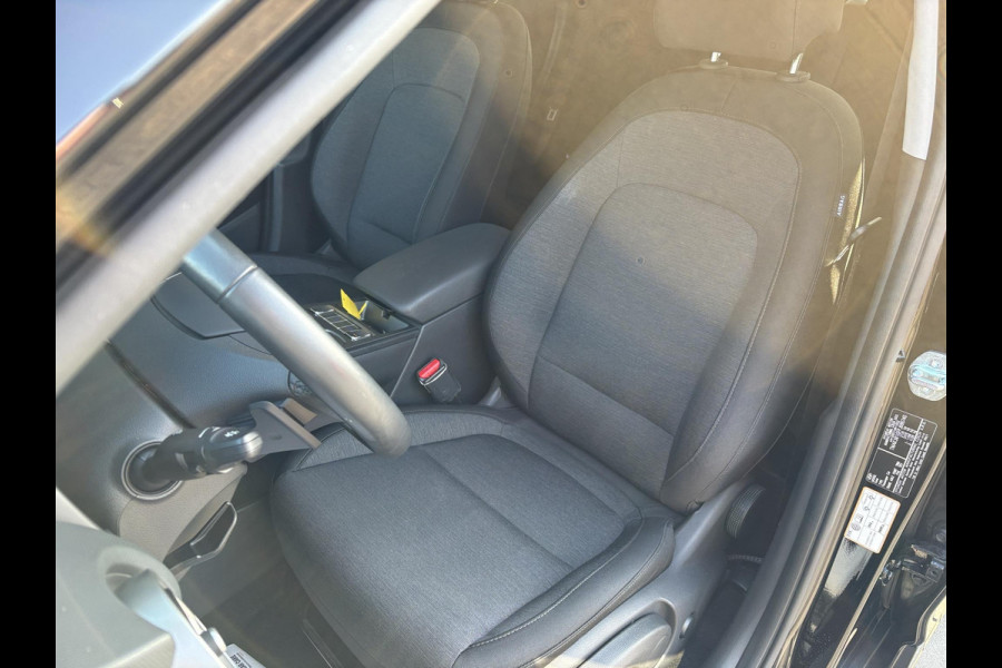 Hyundai KONA ELECTRIC Comfort 64 kWh | Stoelverwarming | Camera |  Audio-navigatiesysteem | Automatische airconditioning