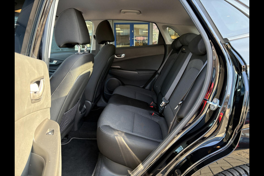 Hyundai KONA ELECTRIC Comfort 64 kWh | Stoelverwarming | Camera |  Audio-navigatiesysteem | Automatische airconditioning