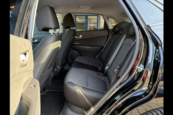 Hyundai KONA ELECTRIC Comfort 64 kWh | Stoelverwarming | Camera |  Audio-navigatiesysteem | Automatische airconditioning