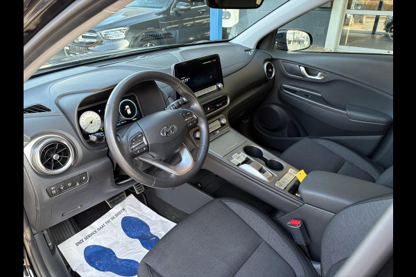 Hyundai KONA ELECTRIC Comfort 64 kWh | Stoelverwarming | Camera |  Audio-navigatiesysteem | Automatische airconditioning