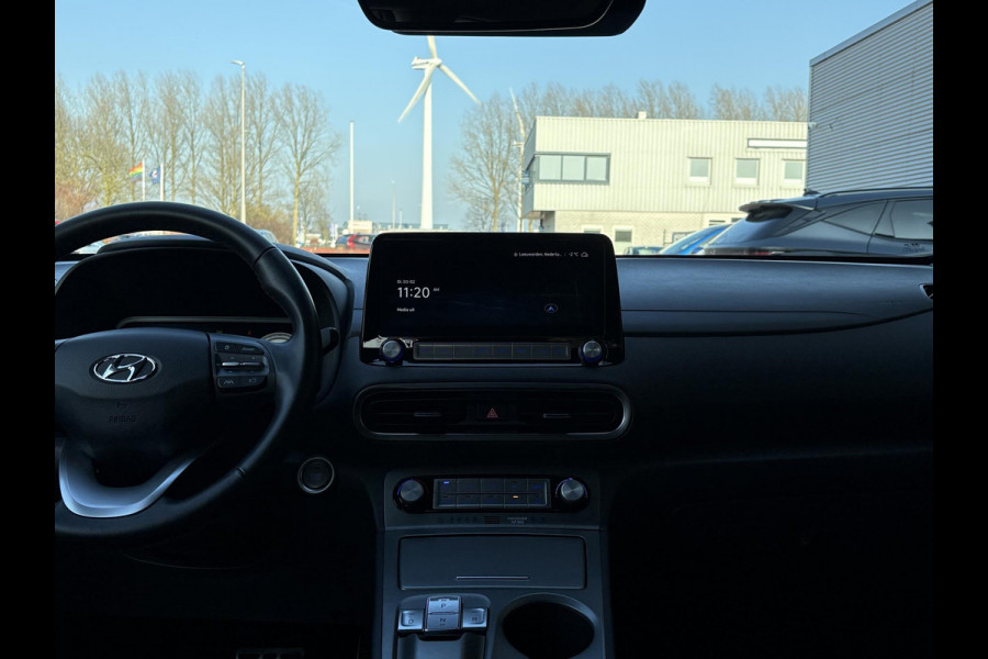 Hyundai KONA ELECTRIC Comfort 64 kWh | Stoelverwarming | Camera |  Audio-navigatiesysteem | Automatische airconditioning