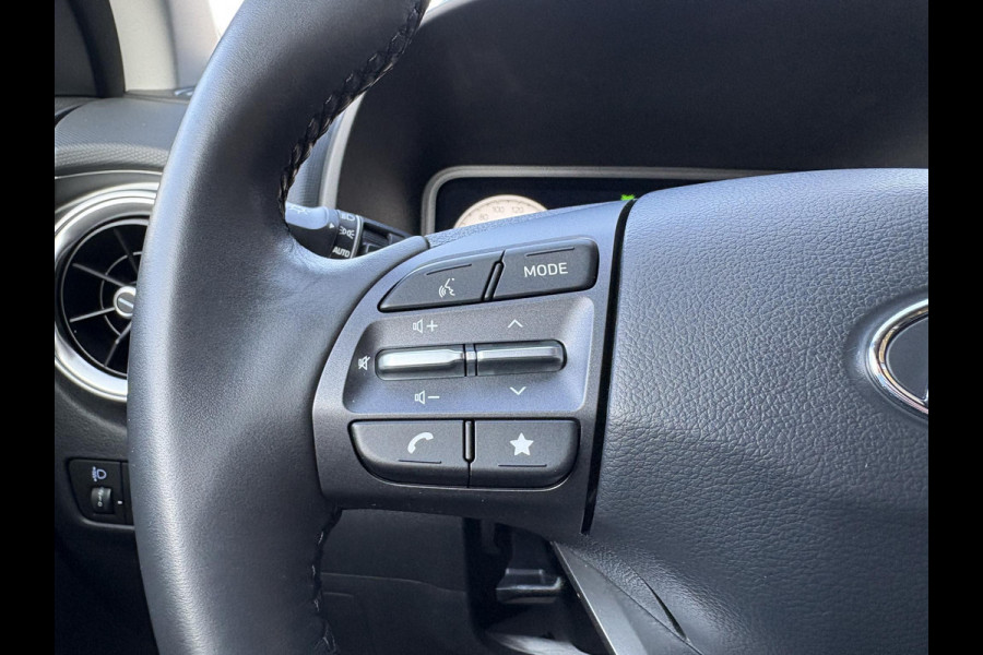 Hyundai KONA ELECTRIC Comfort 64 kWh | Stoelverwarming | Camera |  Audio-navigatiesysteem | Automatische airconditioning
