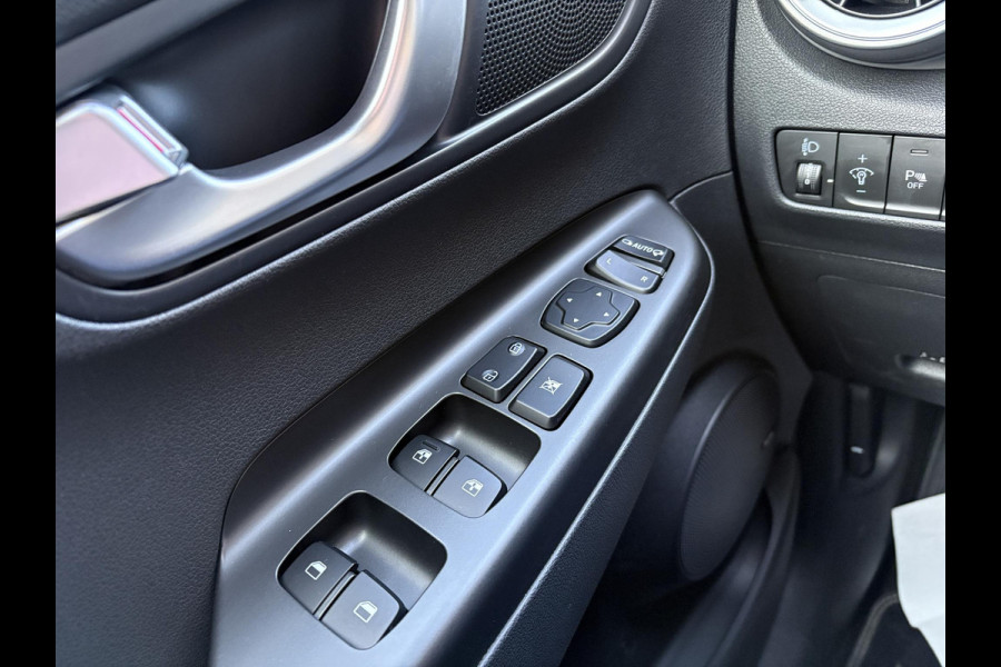 Hyundai KONA ELECTRIC Comfort 64 kWh | Stoelverwarming | Camera |  Audio-navigatiesysteem | Automatische airconditioning
