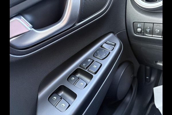 Hyundai KONA ELECTRIC Comfort 64 kWh | Stoelverwarming | Camera |  Audio-navigatiesysteem | Automatische airconditioning