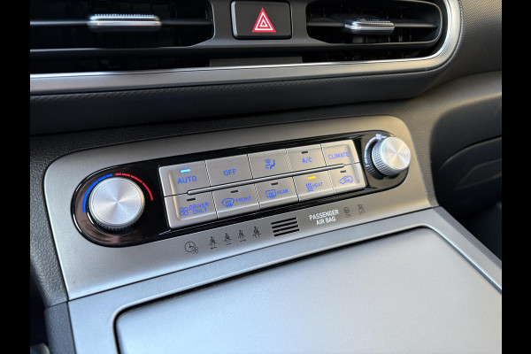 Hyundai KONA ELECTRIC Comfort 64 kWh | Stoelverwarming | Camera |  Audio-navigatiesysteem | Automatische airconditioning