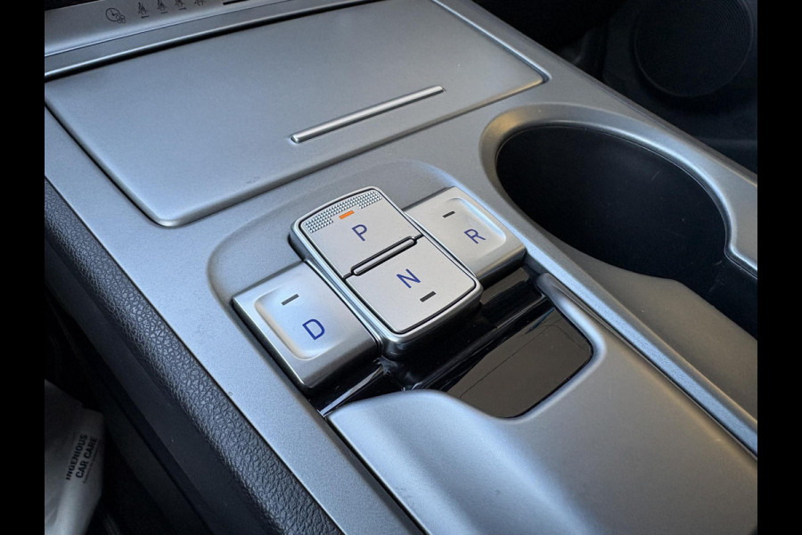 Hyundai KONA ELECTRIC Comfort 64 kWh | Stoelverwarming | Camera |  Audio-navigatiesysteem | Automatische airconditioning