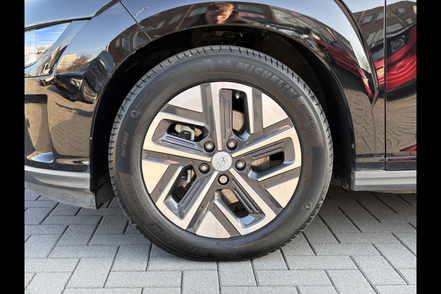 Hyundai KONA ELECTRIC Comfort 64 kWh | Stoelverwarming | Camera |  Audio-navigatiesysteem | Automatische airconditioning