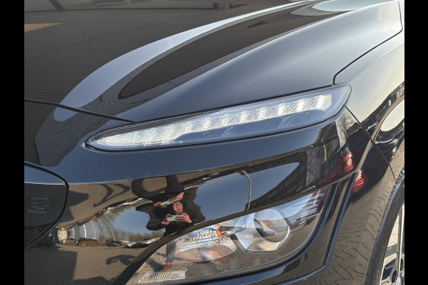 Hyundai KONA ELECTRIC Comfort 64 kWh | Stoelverwarming | Camera |  Audio-navigatiesysteem | Automatische airconditioning