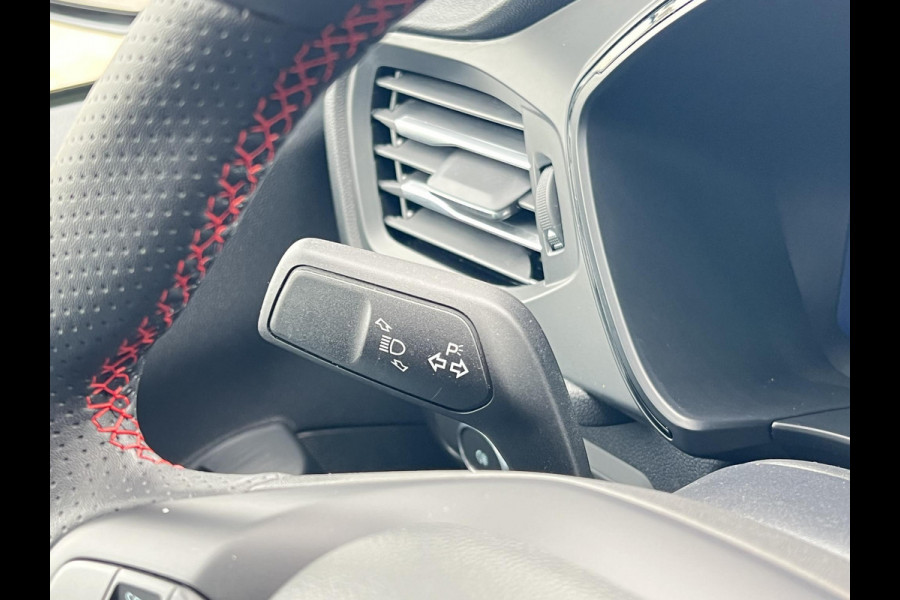 Ford Kuga 2.5 FHEV ST-Line 190pk | Geen stekker nodig | Winterpack | Sync 4 Navigatie | Apple Carplay/Android auto | Achteruitrijcamera | All Weatherbanden