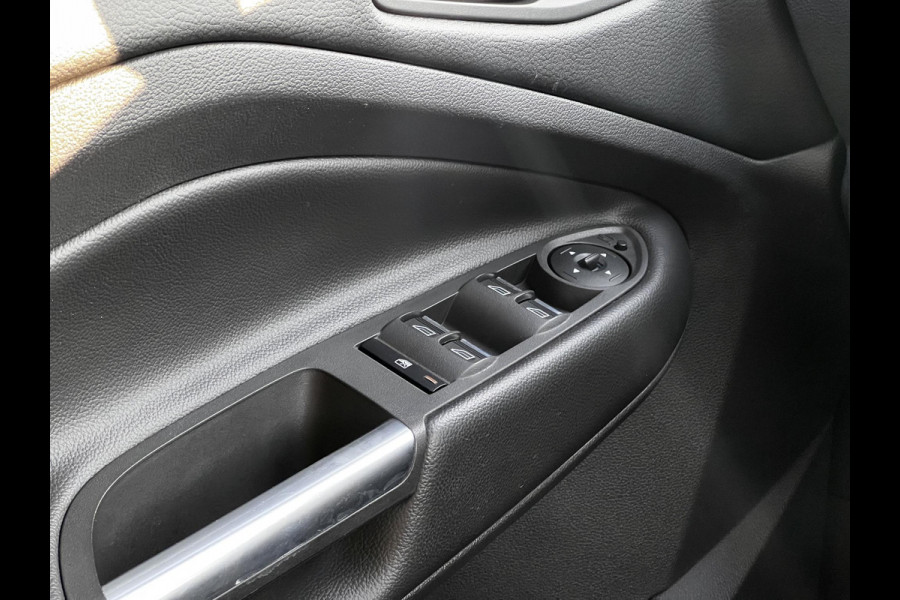 Ford Kuga 1.5 EcoBoost Titanium | 150 pk | Verwarmde voorstoelen | Trekhaak uitklapbaar | Sony audio installatie |