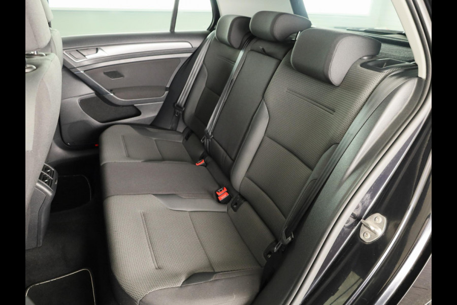Volkswagen Golf 1.0 TSI Comfortline 115PK | Navigatie | Parkeersensoren | Spiegelpakket