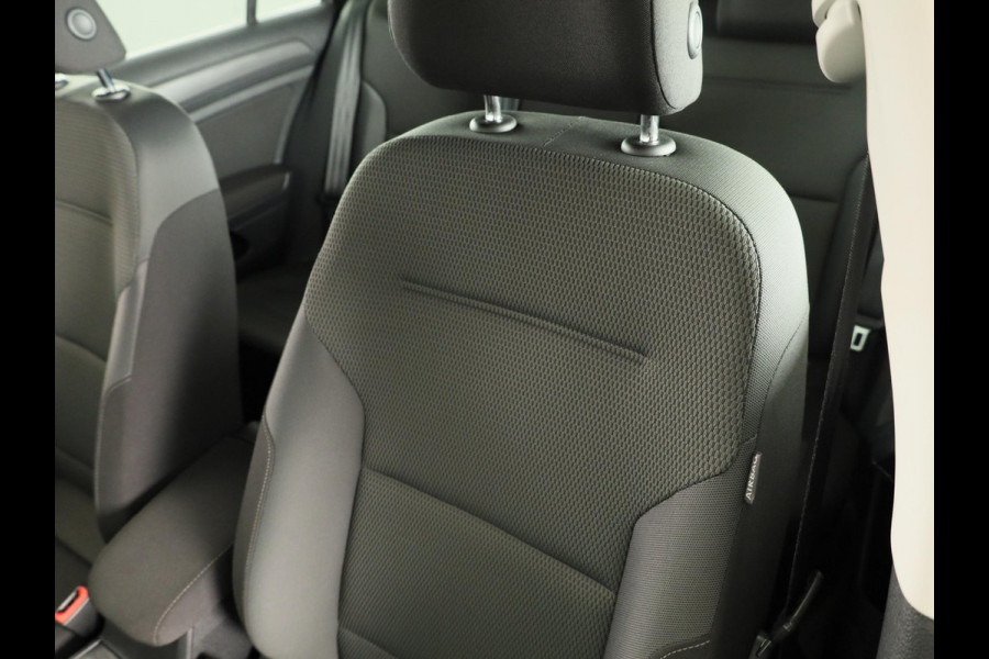 Volkswagen Golf 1.0 TSI Comfortline 115PK | Navigatie | Parkeersensoren | Spiegelpakket