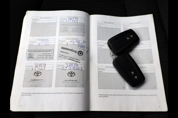 Toyota C-HR 1.8 Hybrid Dynamic | Stoelverwarming | Navigatie | Parkeersensor